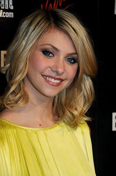 amd_taylor_momsen.jpg